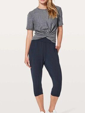 LULULEMON women's rejuvenate crop pants size 8